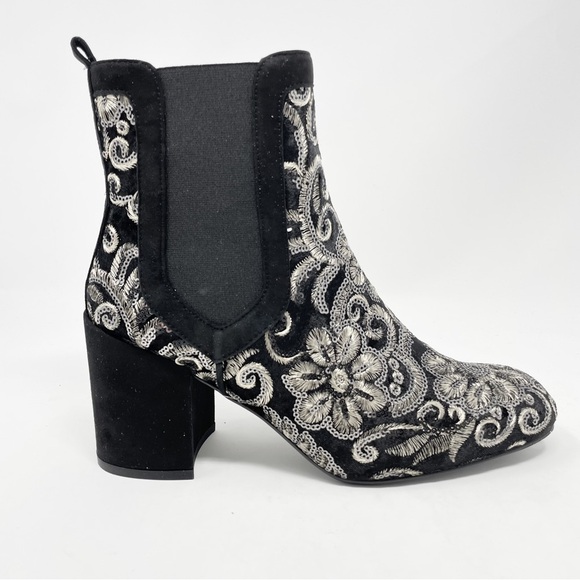 Stuart Weitzman Mediate Embellished Ankle Boots Silver Gold Sequin Suede 8.5 - Picture 1 of 11